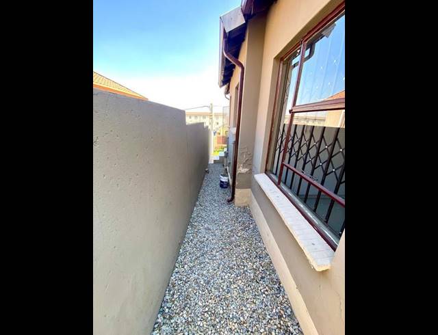 2 BEDROOM PROPERTY TO RENT IN FLEURHOF